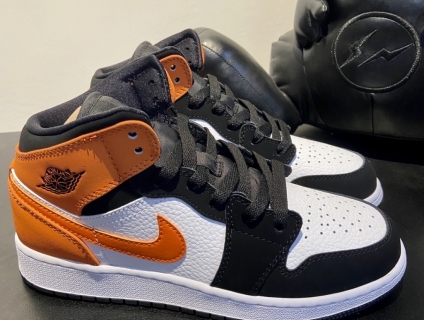 Air Jordan 1 Mid HÀNG FA KE mấy má ơi