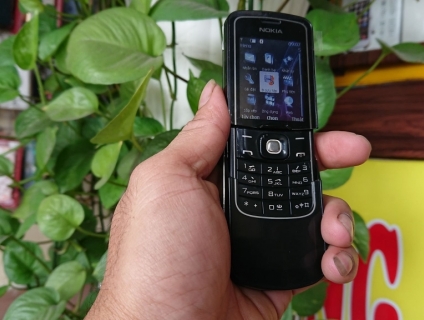 Nokia 8600 Luna Zin chính hãng màu đen huyền bí sang trọng, đẳng cấp