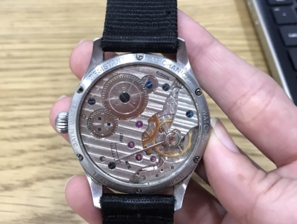 Đồng hồ lên dây cót tay Nam chính hãng của Nhật size 42