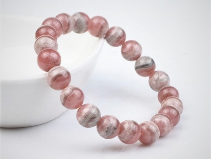 Vòng Tay Đá Đào Hoa Trợ Duyên Tích Cực Cho Các Nàng FA