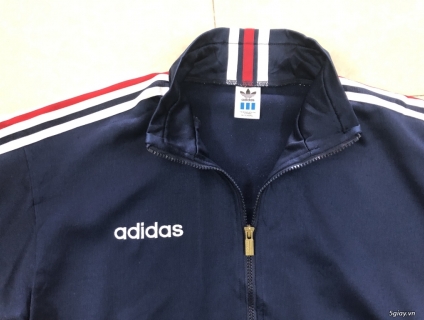Về vài áo khoác adidas và unqlo mới đẹp giá mềm