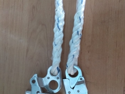 Khóa an toàn đu dây làm việc trên cao