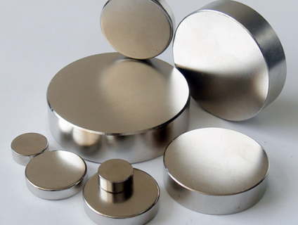 NAM CHÂM VIÊN TRÒN