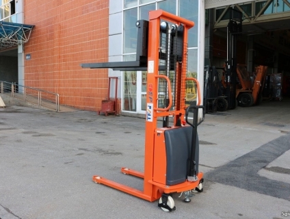 Xe nâng hàng bán tự động 1.5 tấn Semi Stacker hiệu EP Interlift