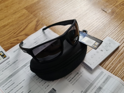 Kính Caterpillar UK chính hãng săn sales tại Anh chống 100%UV chống ch