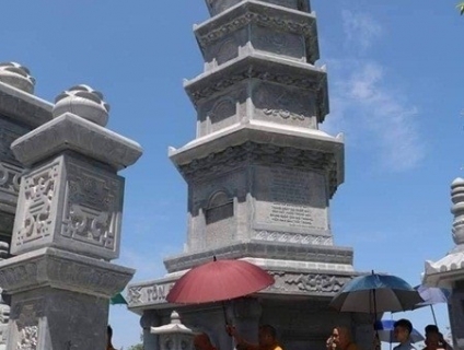 548 Kom Tum Mẫu tháp mộ đá để tro cốt đẹp