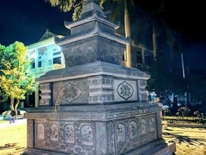 long an 753+ bảo tháp đá đẹp