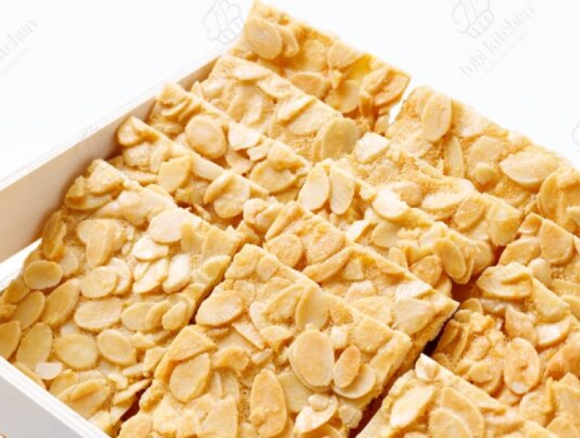 Bánh ngói hạnh nhân