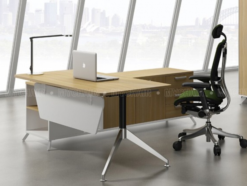 Cách bày trí bàn giám đốc đơn giản trong văn phòng lãnh đạo