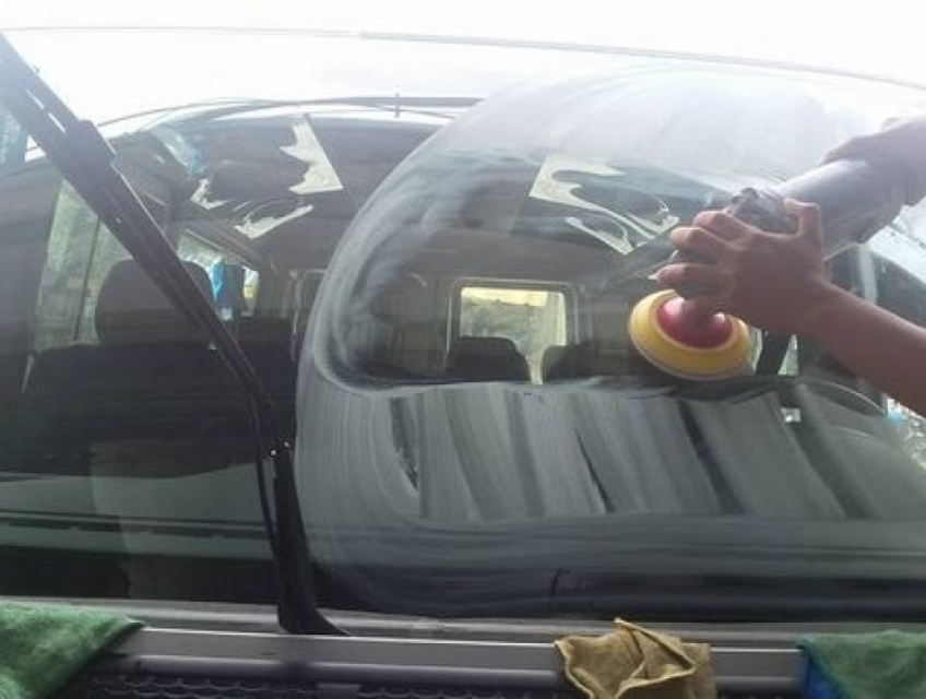 xử lý kính trầy xước