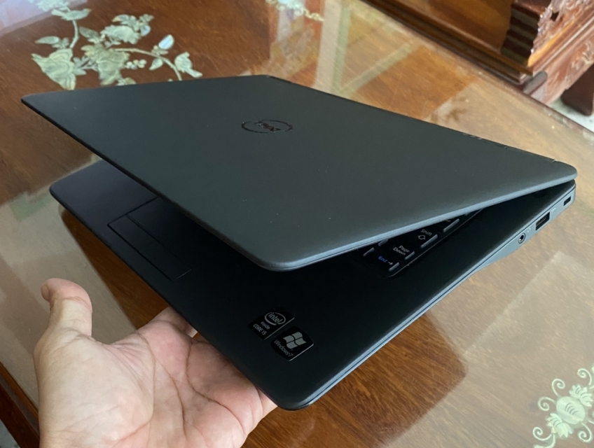 Dell doanh nhân Latitude E7450 8g bao giá sg