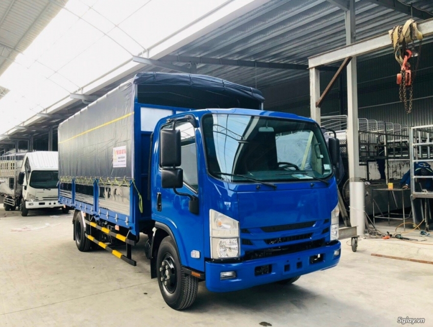 Xe tải Isuzu 2.4 Tấn Thùng Kín - QKR270