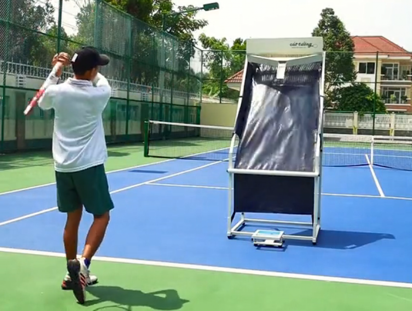 Dụng cụ đánh Tennis tại nhà