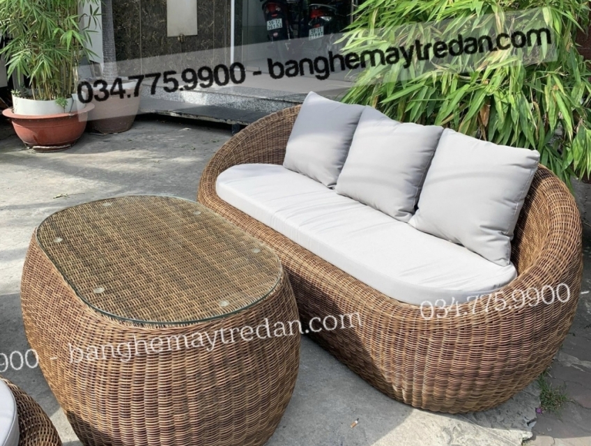 Bộ bàn ghế hình trứng độc đáo