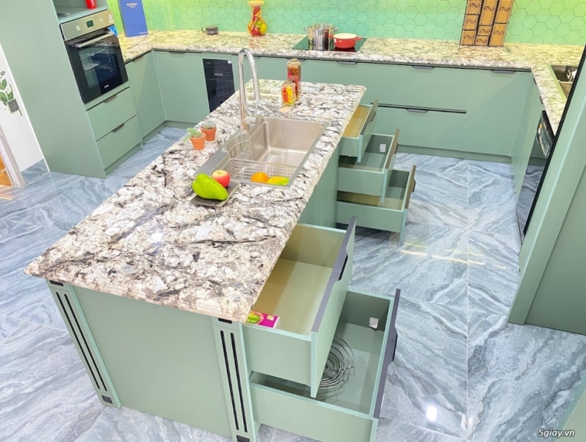 Bàn đảo bếp là gì ? 7 lợi ích của bàn đảo bếp đối với gia đình