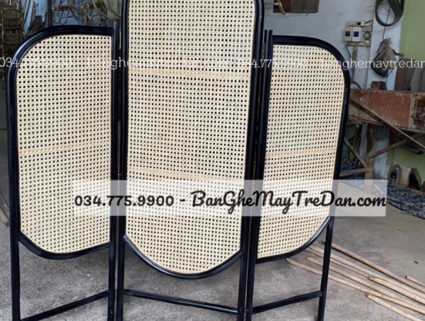 Bán bình phong mây tự nhiên khung đen