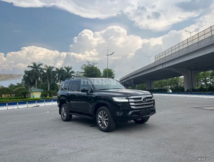 Toyota Landcruiser LC300 màu đen