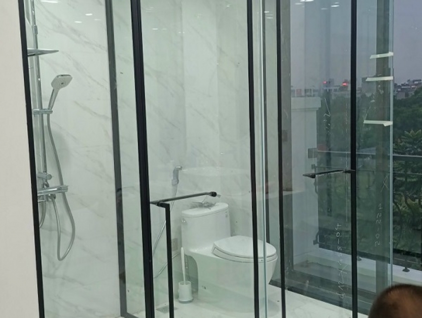 Xu hướng thiết kế mới nhất với cửa slim phòng tắm trượt lùa