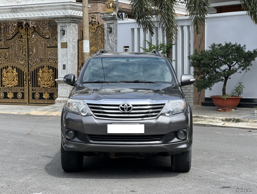 Cần bán Toyota Fortuner 2.7V 4x2 2014 - Xám