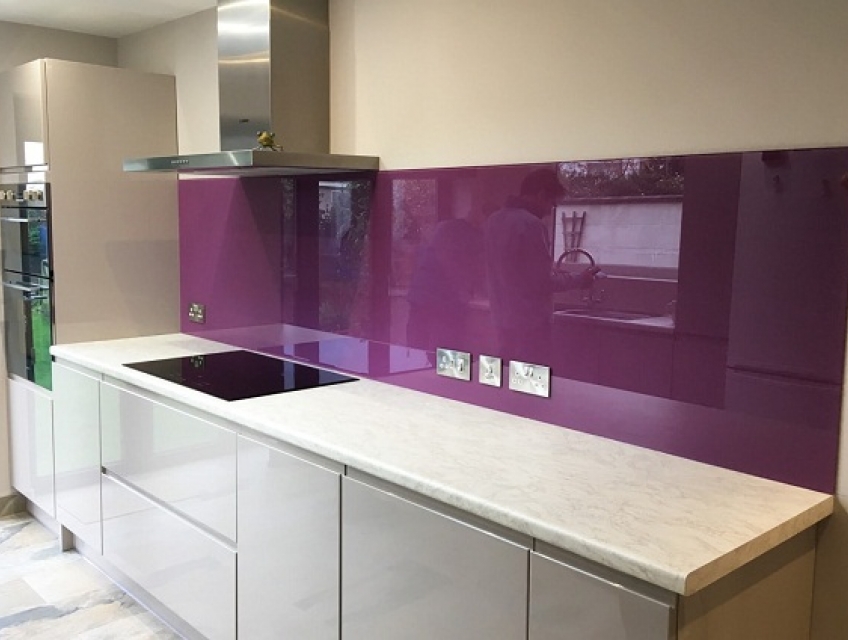 Sử dụng công nghệ mới trong sản xuất kính ốp bếp màu tím