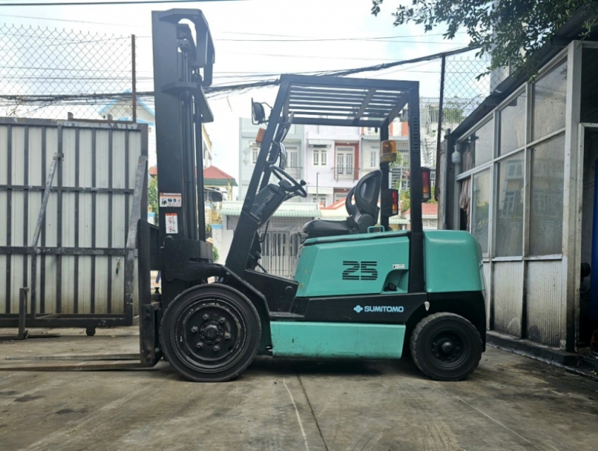 Bán xe nâng Sumitomo dầu 2,5 tấn Nhật nguyên zin | Uy tín – Chất lượng