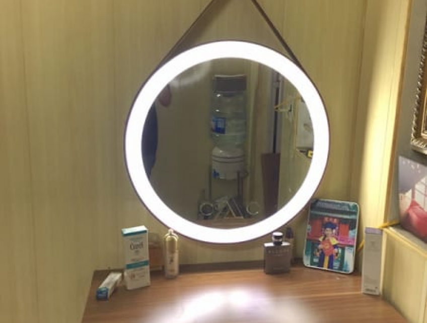 Công nghệ đèn LED trong gương trang điểm: Lợi ích và hiệu quả