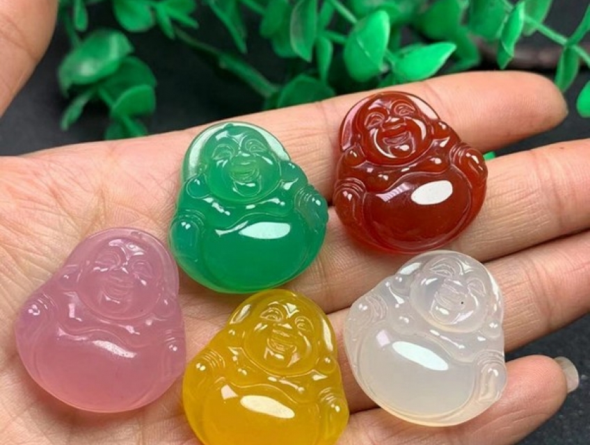 Tượng phật di lặc ý nghĩa trong phong thuỷ đe lại máy mắn tài lộc