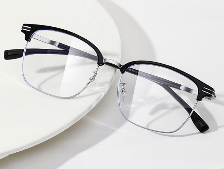 Tác dụng của kính chống ánh sáng: Địa chỉ bán kính mắt uy tín