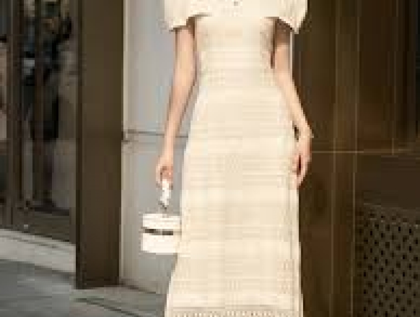 Đầm Ren: Số 1 Kết Hợp Hoàn Hảo Giữa Thanh Lịch Và Quyến Rũ