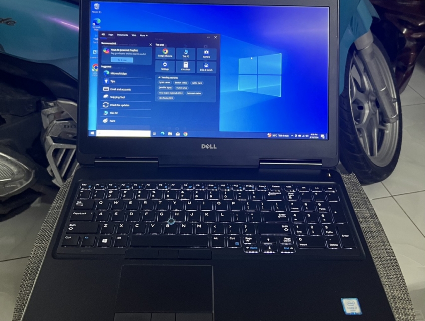 Dell Precision 7510-Máy trạm i7-6820HQ-16G-256G+500-M1000 15.6' FHD