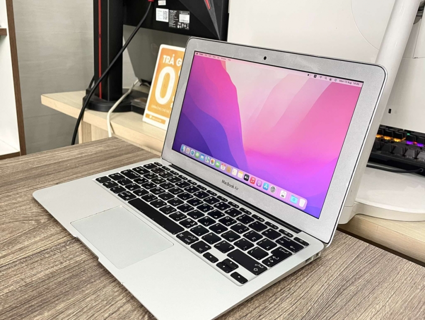 Macbook Air 2015 i5 RAM 4GB SSD 128GB Led Phím