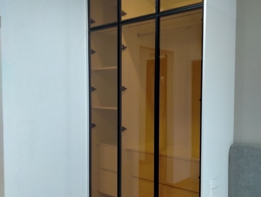 Tác động của kính màu trà đối với tâm lý người sử dụng không gian.