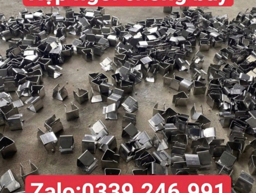 Mua kẹp ngói nóc inox ở đâu giá tốt?