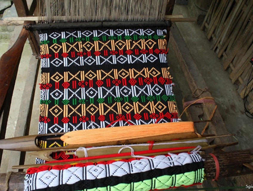 Vải thổ cẩm giá rẻ họa tiết hoa trám mua ở đâu?