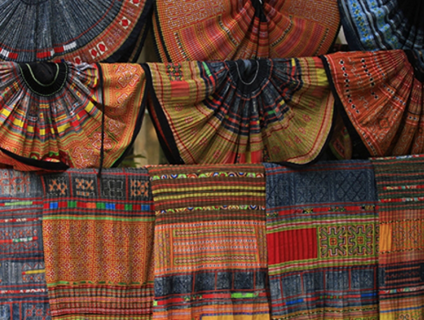 Vải thổ cẩm trang trí họa tiết dụng cụ cuốn sợi mua ở đâu?