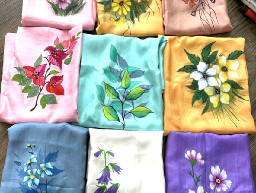 Vì sao người Nhật thích được tặng khăn tay lụa tơ tằm?