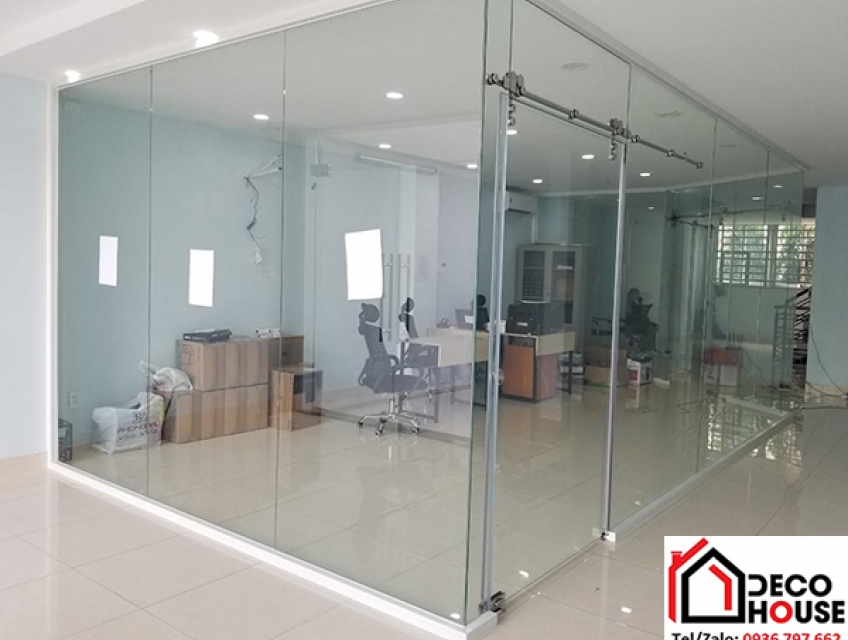 Vách kính cường lực văn phòng