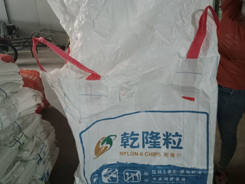 Bao jumbo 1 tấn nắp trùm miệng rộng đáy xả đựng các loại hàng xá