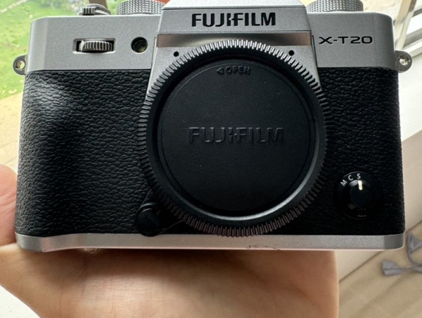 Máy ảnh Fujifilm X-T20 bạc
