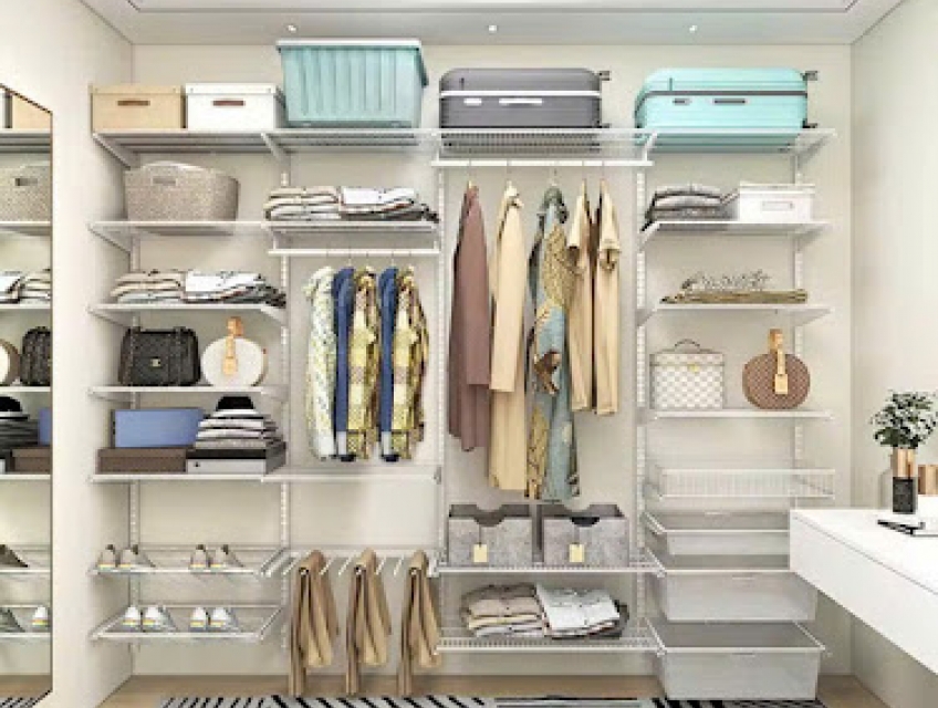 Bộ thanh ray và tay đỡ gọn nhẹ, giúp không gian thoáng và mở.