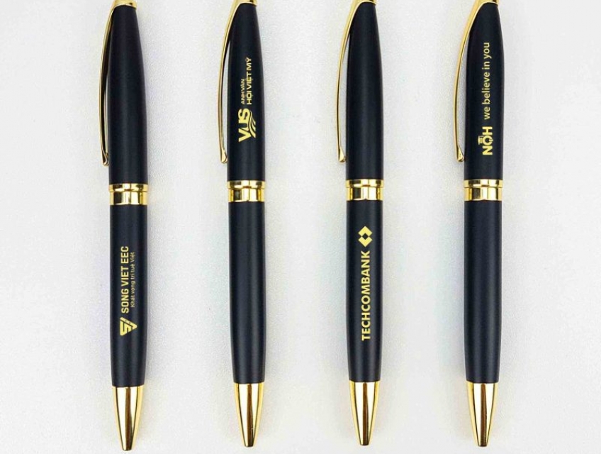 Bút Kim Loại Khắc Tên – Món Quà Doanh Nghiệp Đẳng Cấp Khẳng Định Thương Hiệu