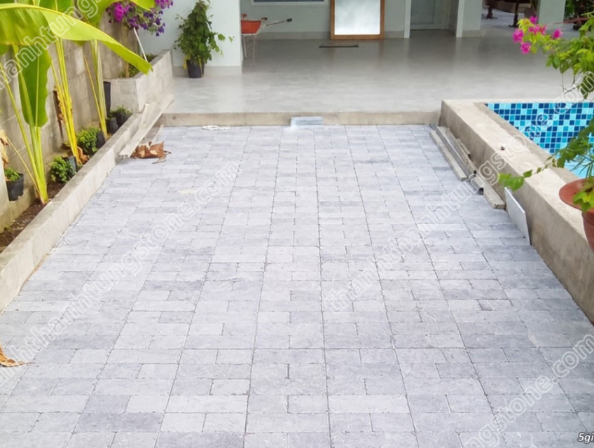 Đá cubic ghi sáng – bền chắc, sang trọng cho sân vườn và cảnh quan