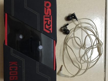 Cần bán 2 tai nghe ostry kc06A và edifier w296bt