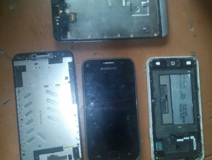 Cần bán máy xác như hình chỉ bể màn hình ngoài ra ko lỗi lầm