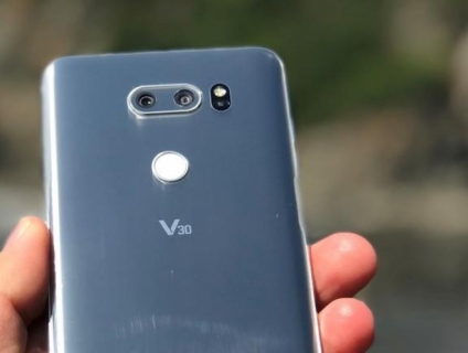 CẦN BÁN ĐIỆN THOẠI LG V30 LIKE NEW 99%