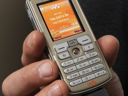 Bán điện thoại sony ericsson chuyên nghe nhạc (tặng tai nghe)