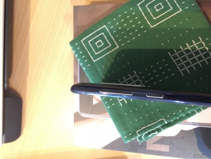 Cần bán: Nokia 8 màu xanh dương đậm. đẹp. đã [full box còn BH]