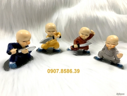 Bộ 4 tượng chú tiểu múa đao , chú tiểu múa đao đội nón lá