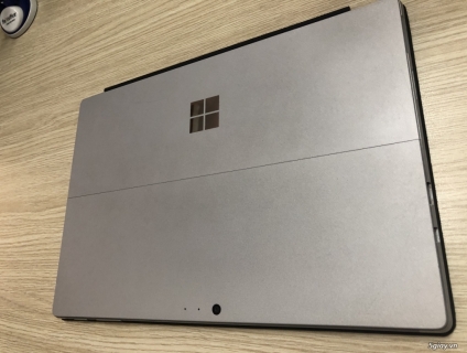 Surface Pro 5 laptop sang trọng - giá tốt nhất