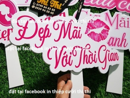 bảng cầm tay quảng cáo là gì, hashtag cầm tay chụp hình là gì